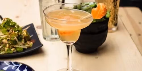 Ap\u00e9ro with internationals \u00e0 Montmartre