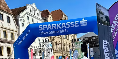 42. INT. STEYRER STADTLAUF