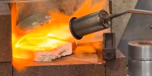 Taller de Joyer\u00eda Artesanal \/ Crea tu pieza en 1 d\u00eda (pieza de plata y piedra natural)