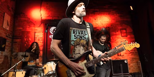 Live Music at 5506' with Red Dress Amy