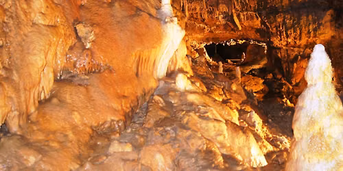 Cave healingceremonie in druipsteengrotten Ardennen
