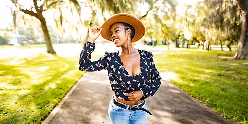 Kimi Tortuga Performs Live for Brunch at Bar Julian