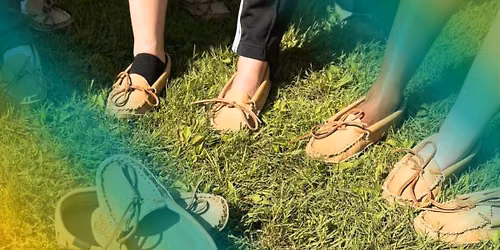 Atelier de confection de mocassins d\u00e9coratifs\/ Decorative Moccasin Making Workshop 