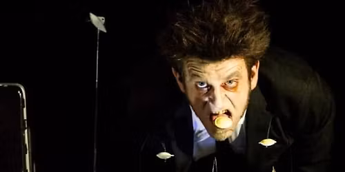 Bak\u00e9lite. Invasores