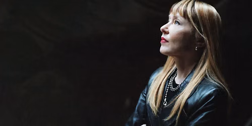 Suzanne Vega in Barre