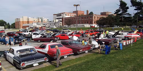 Wooster Pizza Hut Cruise 'N Dine