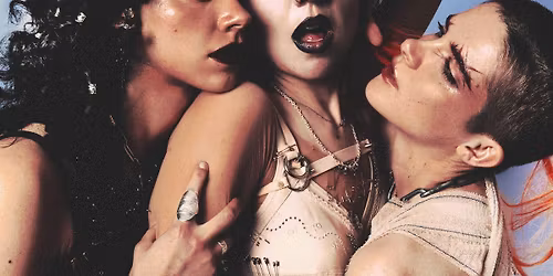 GRANDMA'S ASHES (paris)