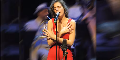 \u00abLE PARIS DE PIAF\u00bb