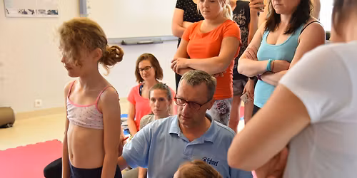 Kurs: Kurs po\u015bwi\u0119cony dzieciom ze skolioz\u0105 oraz wadami postawy