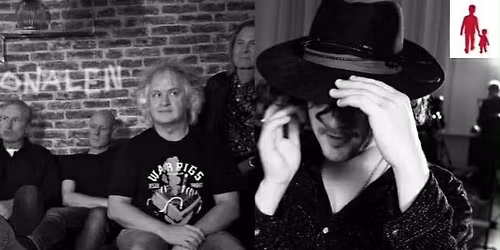 Stödgala på Palatset. På scen: Simon Lindström och Jökke & Personalen