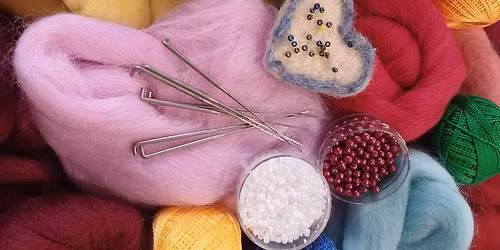 Delavnica: Polsteni prazni\u010dni okraski