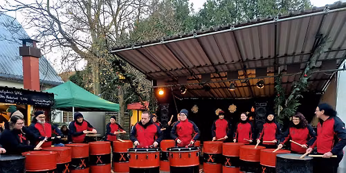 Blechlawine beim Hof - Weihnachtsmarkt in Coswig