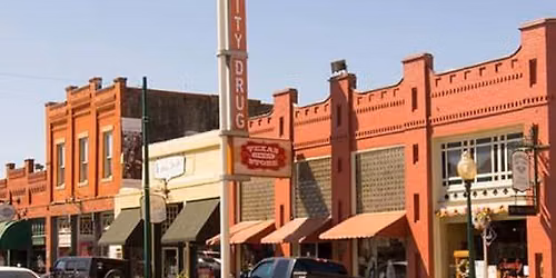 Downtown Grapevine Mystery Picnic: Self-Guided Foodie Adventure