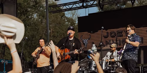 Joey Lannigan Solo @ Signature Saloon