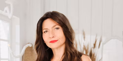 Bitwa o literatur\u0119. Obecni nieobecni. O odwadze za wszelk\u0105 cen\u0119 \/ Gra\u017cyna Plebanek, Maja Chitro