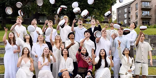 \u00c5bent hus for kommende elever og for\u00e6ldre