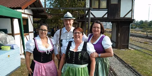 Oktoberfest mit Weizen vom Fass, frischen Wei\u00dfw\u00fcrste und Brezeln
