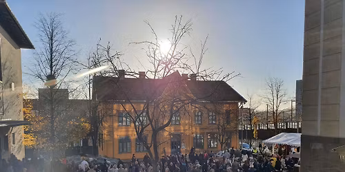 Loppemarked L\u00f8ren skole, l\u00f8rdag 11-16 og s\u00f8ndag 11-15