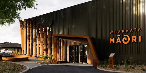 Design and architecture bus tour with Carin Wilson and Jade Kake