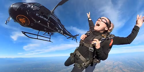 Saut en parachute \u00e0 Pau-Lescar en h\u00e9licopt\u00e8re