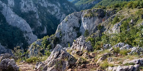 \ud83d\udd25 S\u0141OWACKI KRAS Od jaski\u0144 UNESCO, przez monumentalny kanion, po zamek na pograniczu
