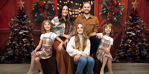 Fast, Fun Family Christmas Mini Portrait Sessions (Perfect for Busy Moms)