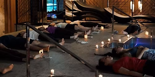 CANDLELIGHT SERENITY: SLOW VINYASA FLOW Y YOGA FACIAL, LIVE VOICE & SPA