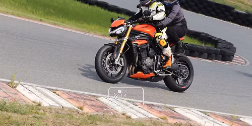 Szkolenie grupowe na torze Kierowca z Pasa\u017cerem