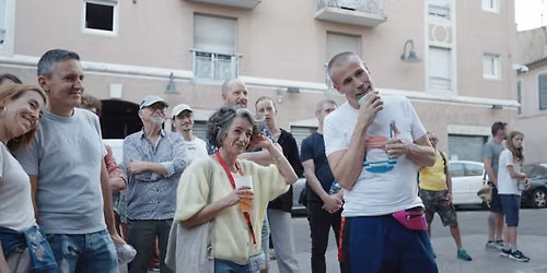 Apéro au pied des fresques
