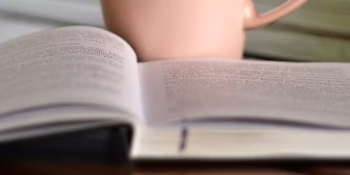 Annelin kirjavinkit V\u00e4h\u00e4nkyr\u00f6n kirjastossa