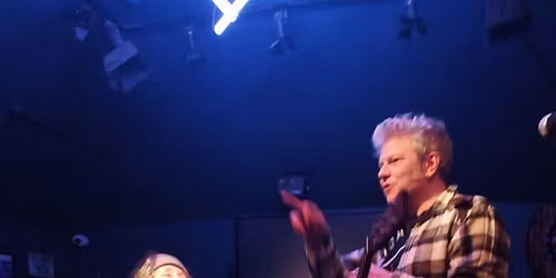 Christmas Eve-Eve carolling special with Morrison Jones at the White Lion, Selling