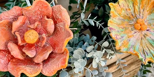 Vi lager vakre keramikk blomster