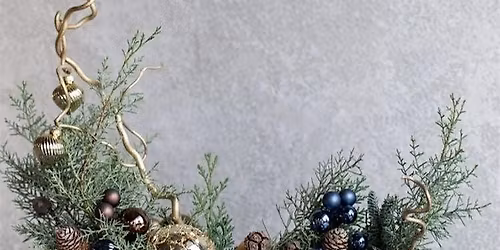 Candle lit holidy woodland centerpiece