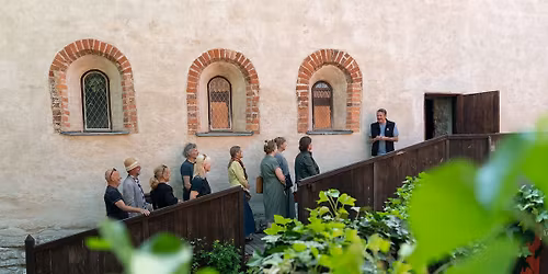 Stadsvandring: Bakom l\u00e5sta d\u00f6rrar 