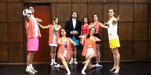 Mi t\u00f6rt\u00e9nt N\u00f3r\u00e1val?