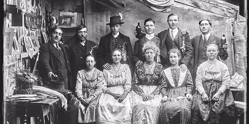 Kur\u00e1tori t\u00e1rlatvezet\u00e9s \u00e9s rakt\u00e1rl\u00e1togat\u00e1s a V\u00e1gatlanul c. ki\u00e1ll\u00edt\u00e1sban | Budapest Fot\u00f3Fesztiv\u00e1l 