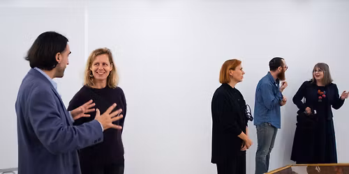 JAVNO VODSTVO | Nerazlo\u017eljiva odsotnost. Po sledeh kuratorske prakse Igorja Zabela