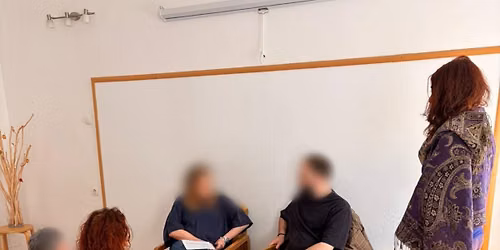 Temeljna edukacija iz sistemskih konstelacija - od samorazvoja do vo\u0111enja
