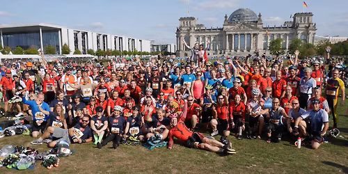 F\u00e6lles danskerfoto i Berlin - 26\/9 kl 11:40 foran Reichstag