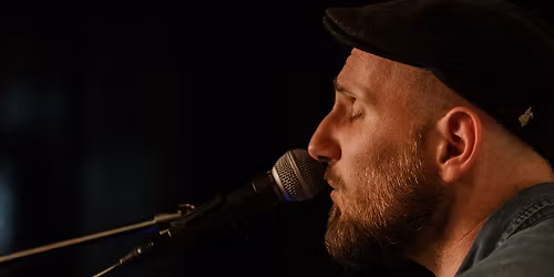 Julien m'a dit- en priv\u00e9- Chez Esther- Harmonville