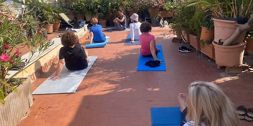 YOGA tra i fiori