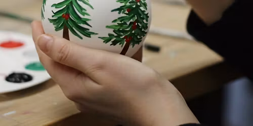 Paint your own Christmas Baubles + mince pie & glass of fizz @ Bowling Green, Lichfield \ud83c\udfa8\ud83c\udf84