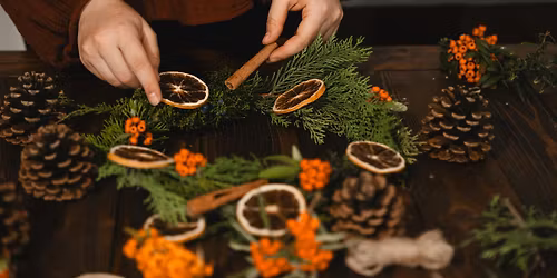 Wellbeing Wednesday: Cake & Craft. Christmas Centrepiece