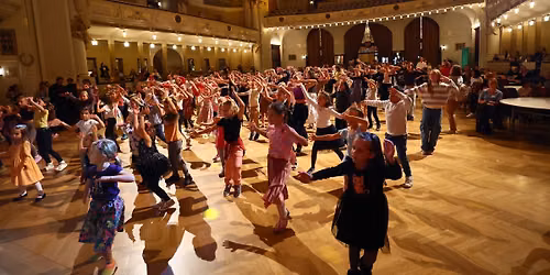 Zlat\u00e1 Praha d\u011btem & odpoledne se StarDance