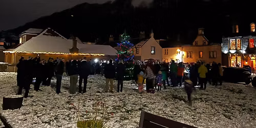 Limekilns Village Christmas Tree Light Switch On