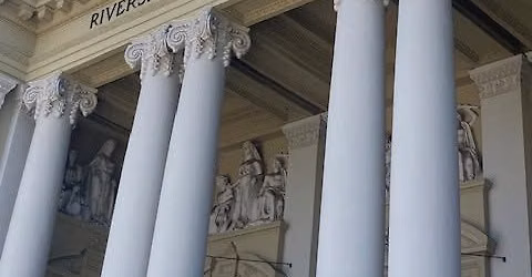 Courthouse, Murals, and Heroes Tour