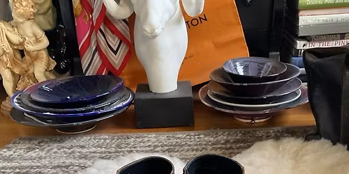 Suede Valencia Tickets