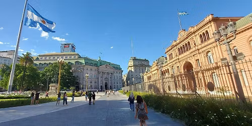 Walking Tour en Buenos Aires: Los C\u00f3digos Ocultos de la Plaza de Mayo