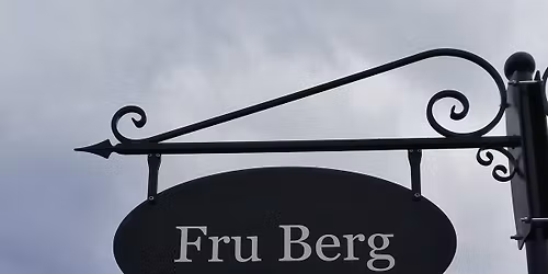 M\u00f8rketidshelg hos Fru Berg