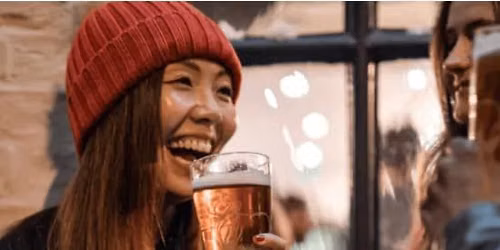 Festive Pub and Christmas Lights Walking Tour